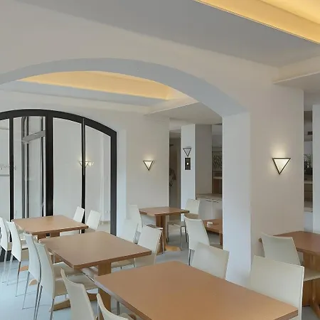 Noel Am Hauptbahnhof 3*